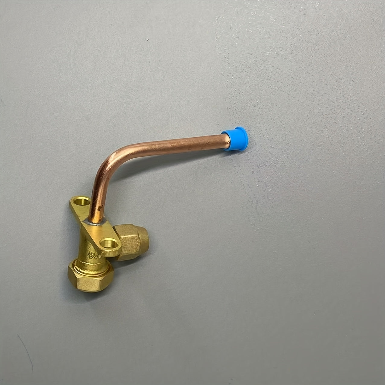 Air conditioner three-way valve, curved straight pipe air conditioner shut-off valve, high and low pressure refrigerant with fluorine yellow copper